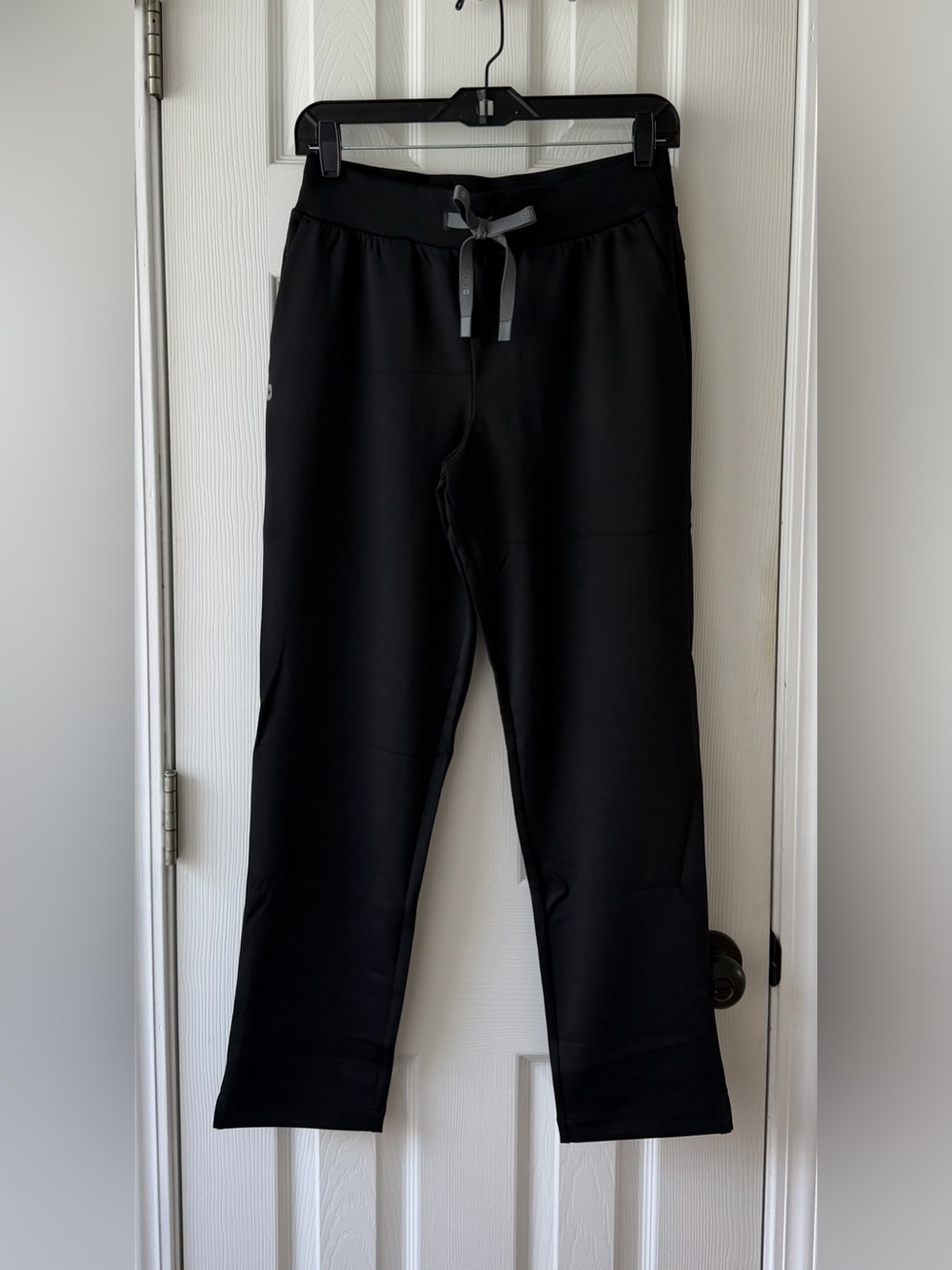 NWT - FIGS FORMx Black Tena Slim Tapered Scrub Pants